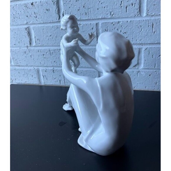 Kaiser West Germany Bisque Porcelain Mother Holding Child Figurine Signed & 398 - Picture 7 of 15